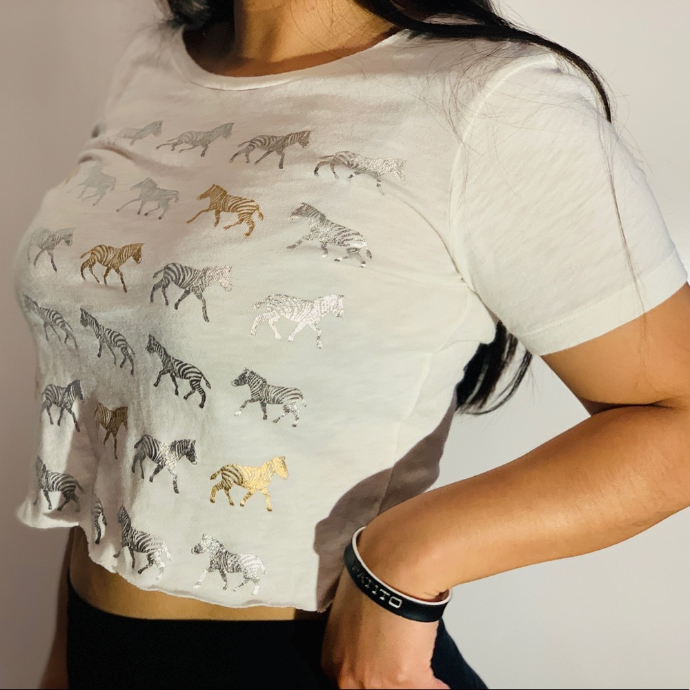 crop top. - Picture 2 of 5